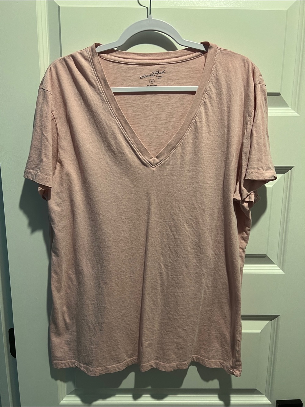 Universal Thread Women's V-Neck Tee in Light Blush